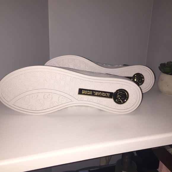Michael Kors Sneakers Size 7 - Picture 3 of 3